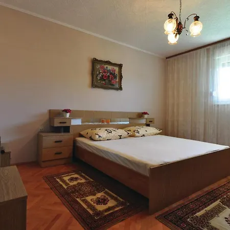 Apartment Amazing In Kastel Gomilica With Wifi *