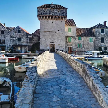 Amazing In Kastel Gomilica With Wifi Kastela