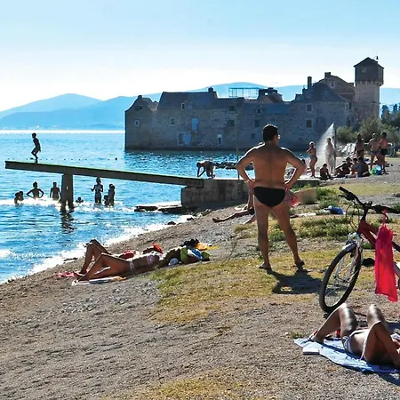 Amazing In Kastel Gomilica With Wifi *